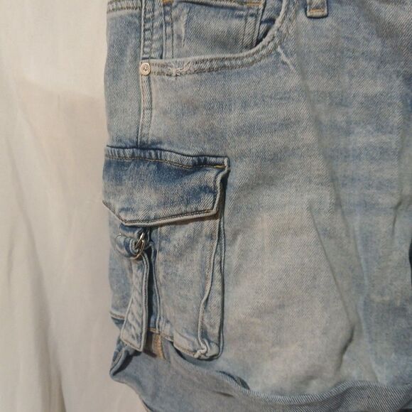 Maurices Edgely relaxed Boyfriend Denim Shorts distressed Size 8 - Picture 3 of 11